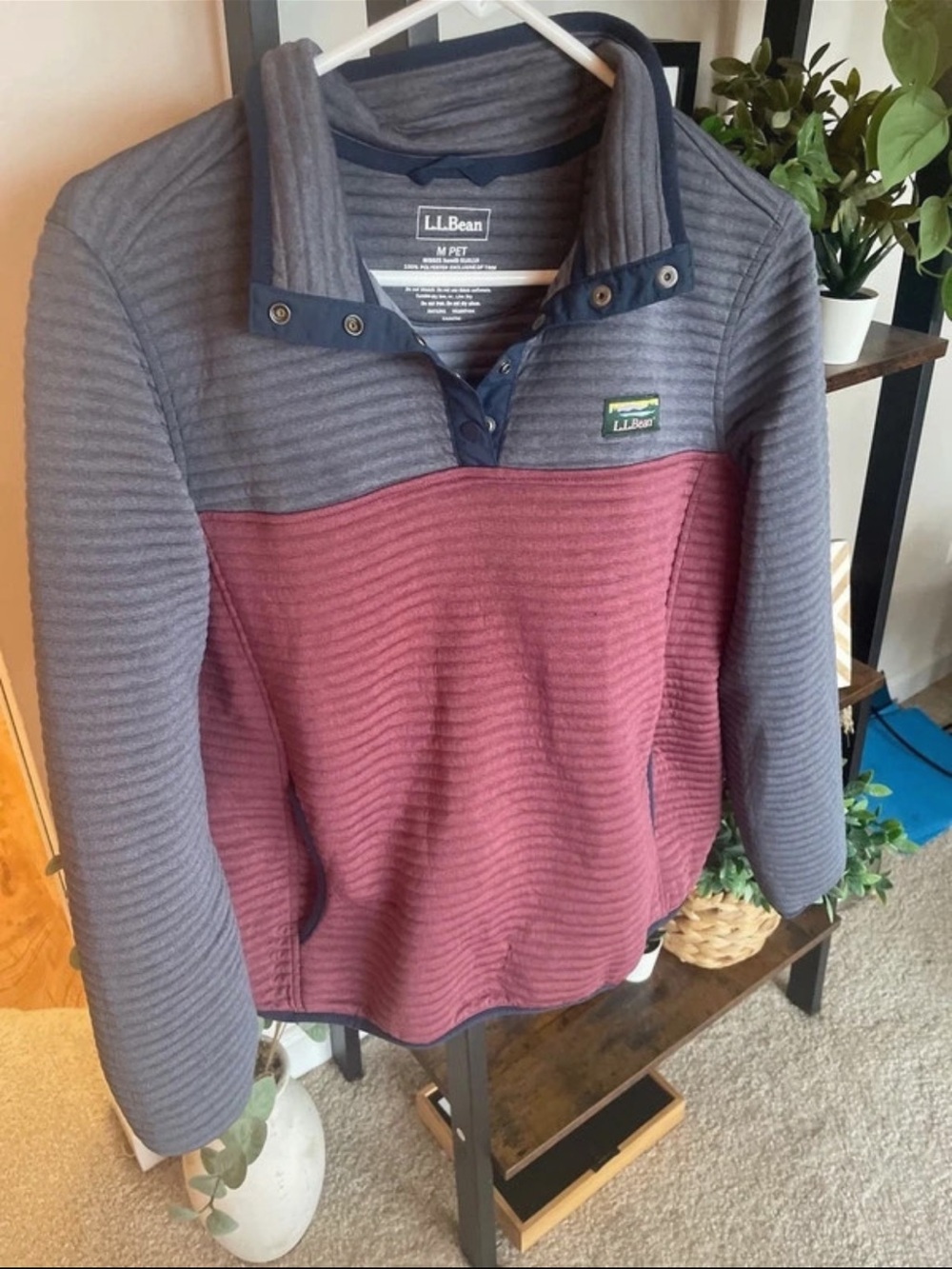 L.L. Bean Women’s Gray and Burgundy Zip-Up Fleece Pullover. Size Medium Petite.